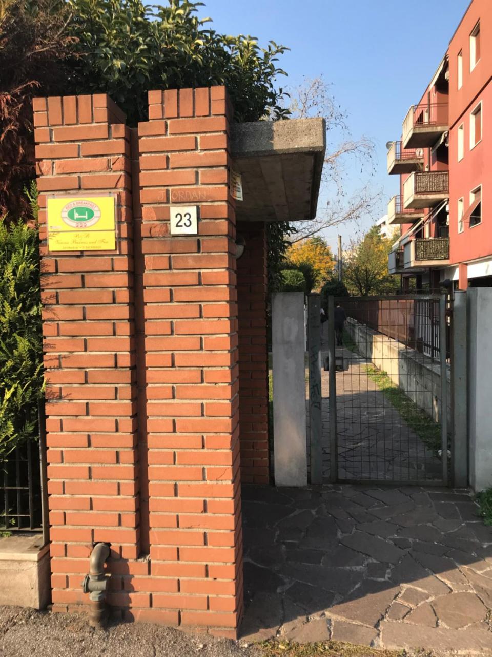 B&B Verona Business And Fun G B Rossi Friendly Εξωτερικό φωτογραφία